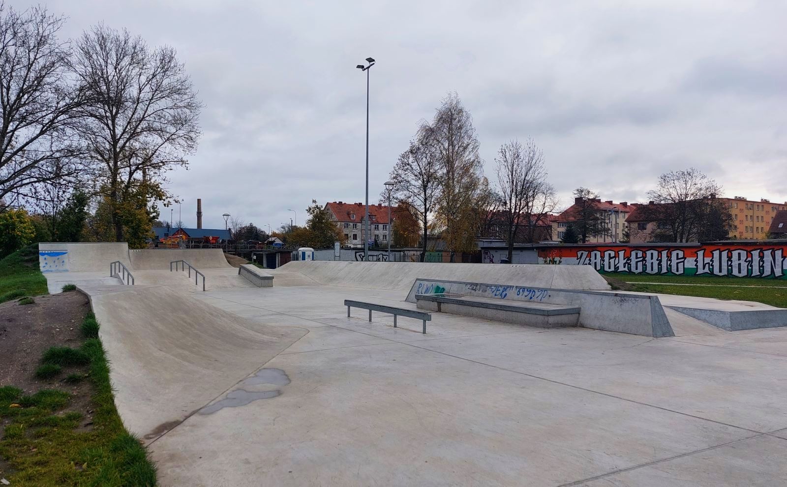 Chojnowski skatepark  pogrążył się w jesienej zadumie