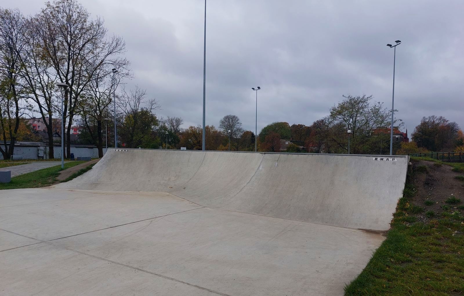 Chojnowski skatepark  pogrążył się w jesienej zadumie