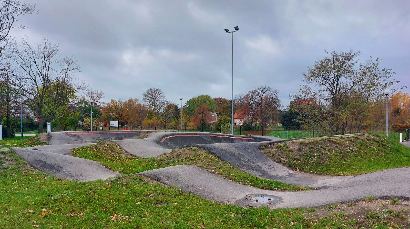 Chojnowski skatepark  pogrążył się w jesienej zadumie