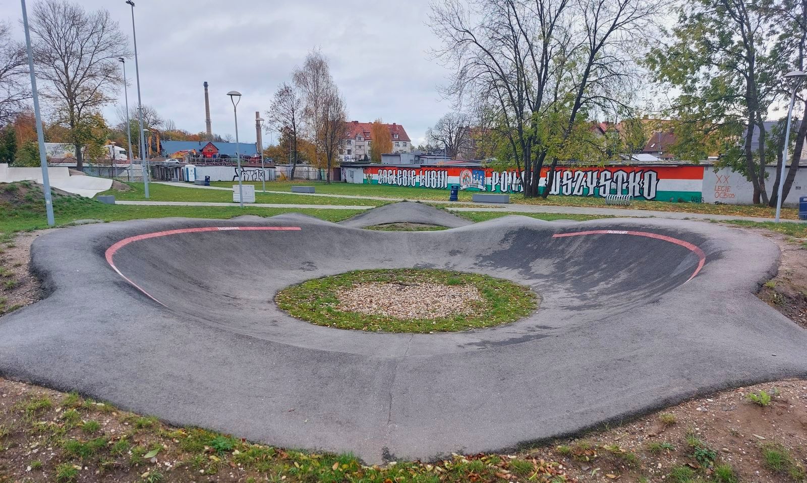 Chojnowski skatepark  pogrążył się w jesienej zadumie