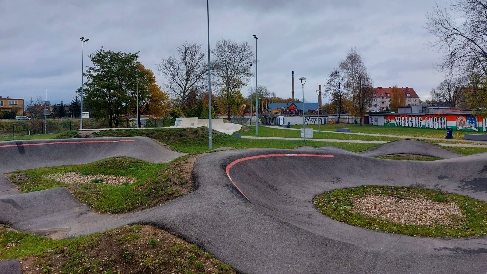 Chojnowski skatepark  pogrążył się w jesienej zadumie