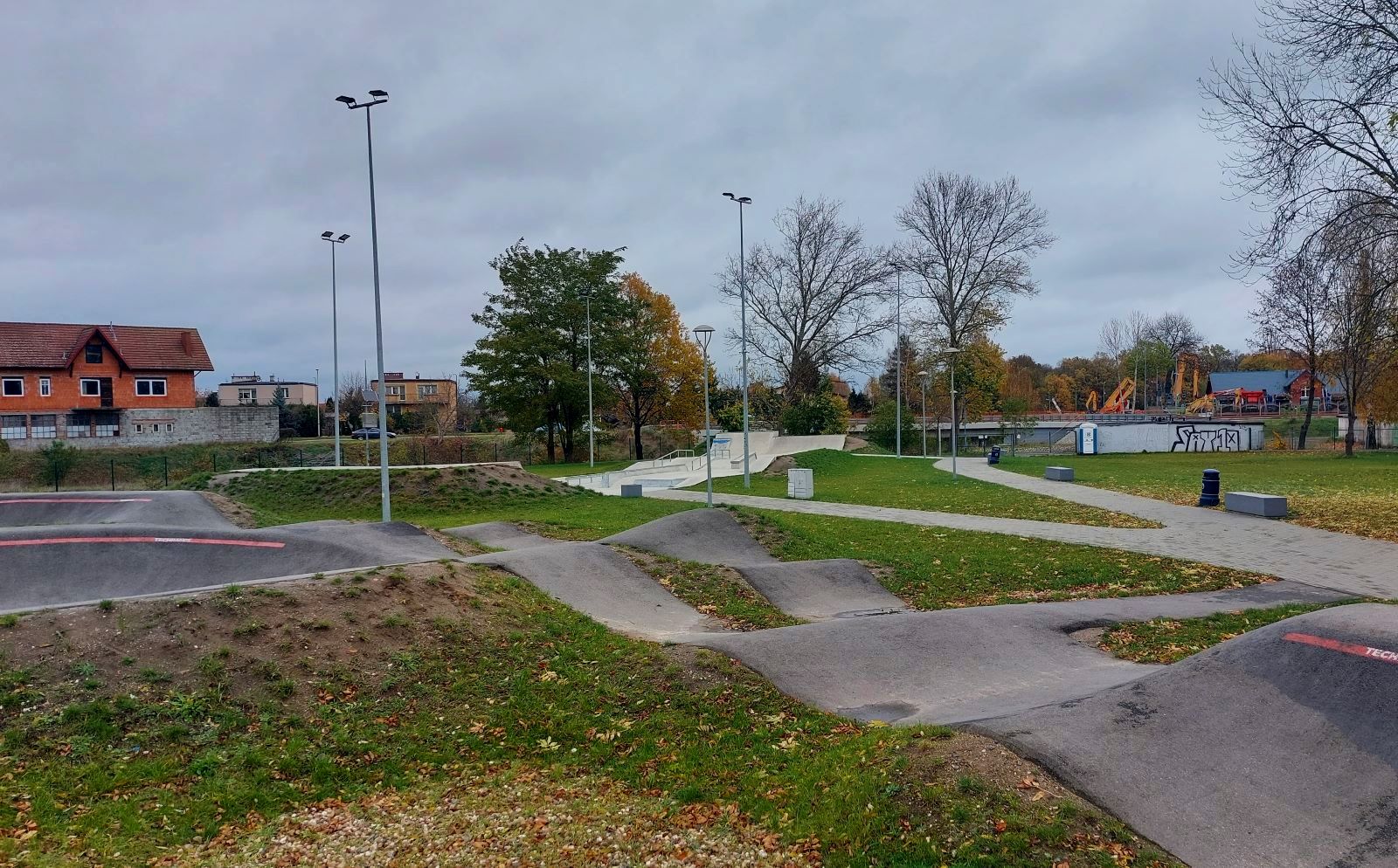 Chojnowski skatepark  pogrążył się w jesienej zadumie