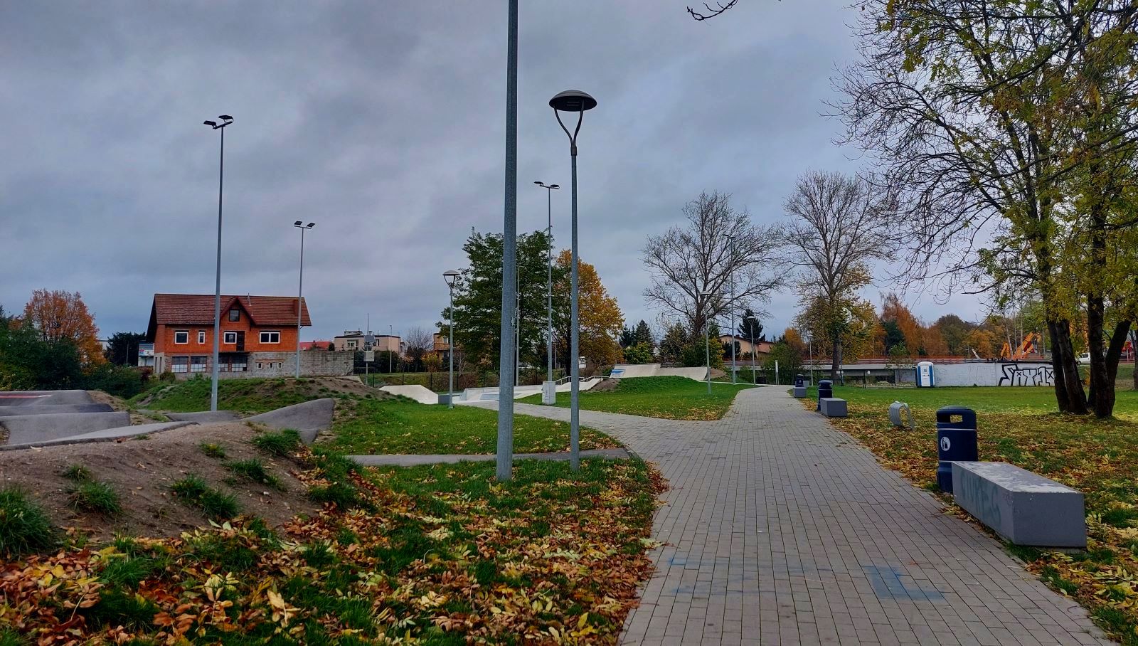 Chojnowski skatepark  pogrążył się w jesienej zadumie