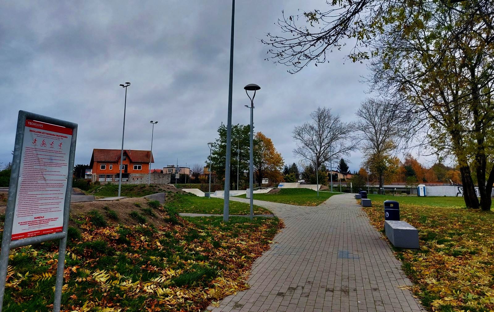 Chojnowski skatepark  pogrążył się w jesienej zadumie