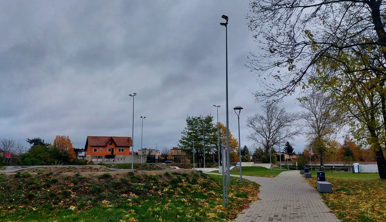 Chojnowski skatepark  pogrążył się w jesienej zadumie