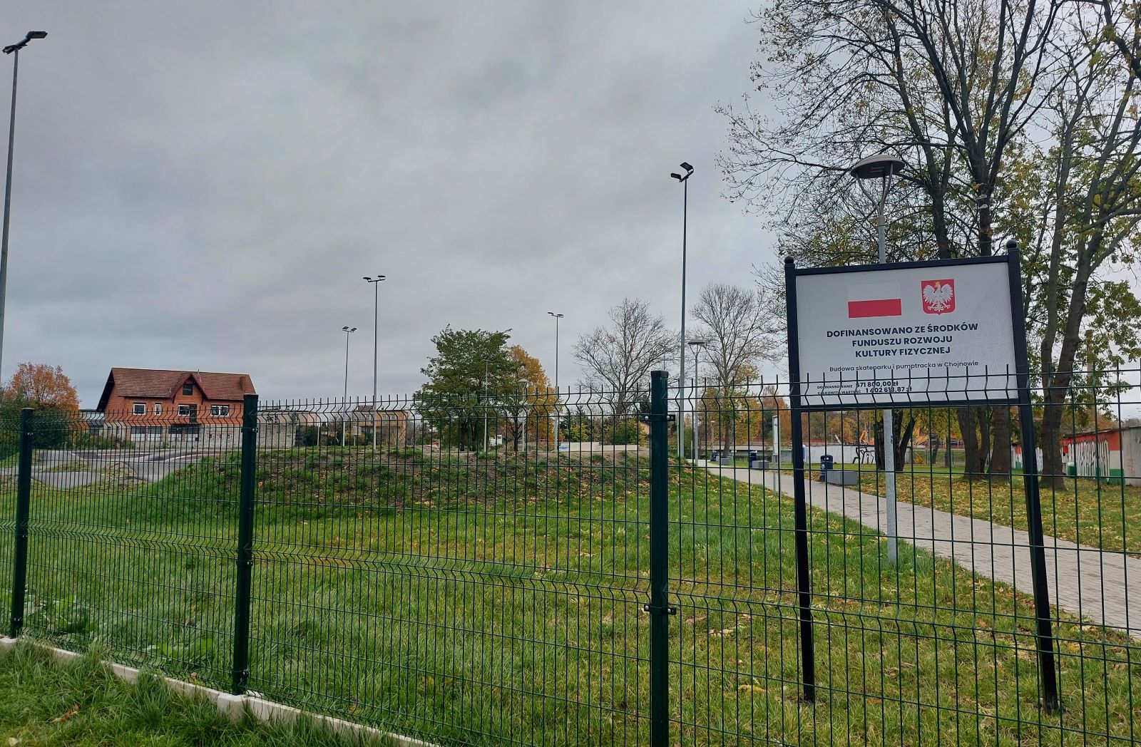 Chojnowski skatepark  pogrążył się w jesienej zadumie