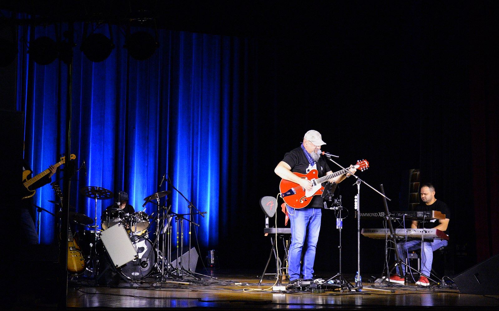 Koncert zespołu  Plug'n'Blues w chojnowskim domu kultury