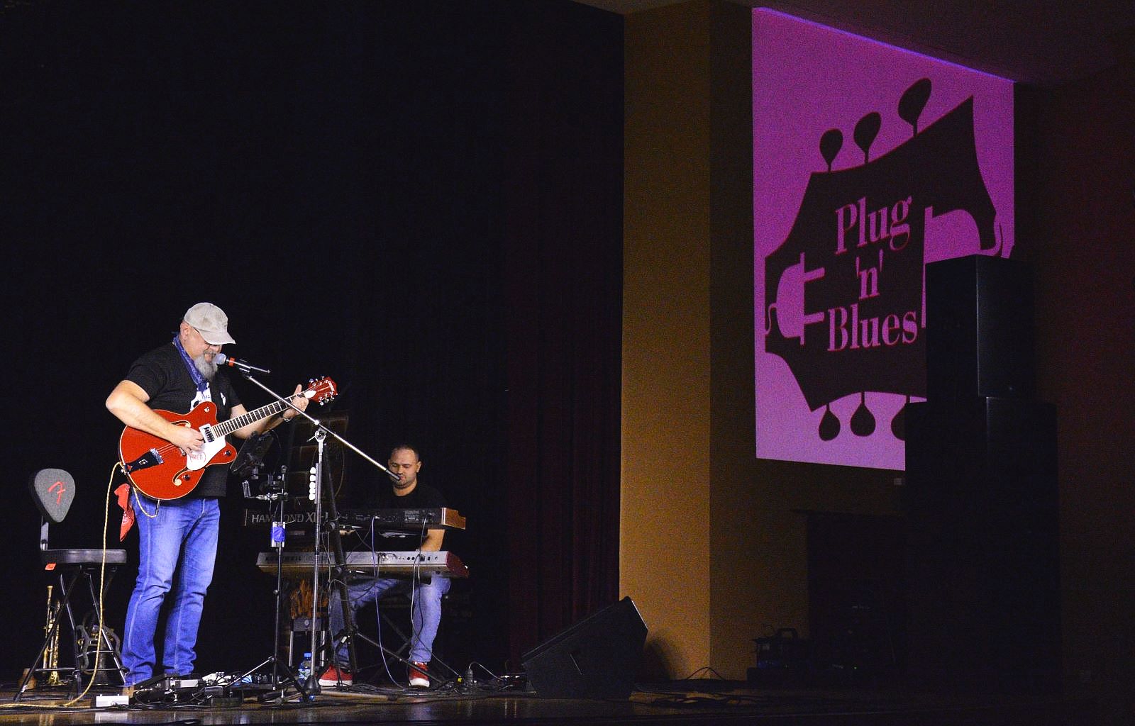 Koncert zespołu  Plug'n'Blues w chojnowskim domu kultury