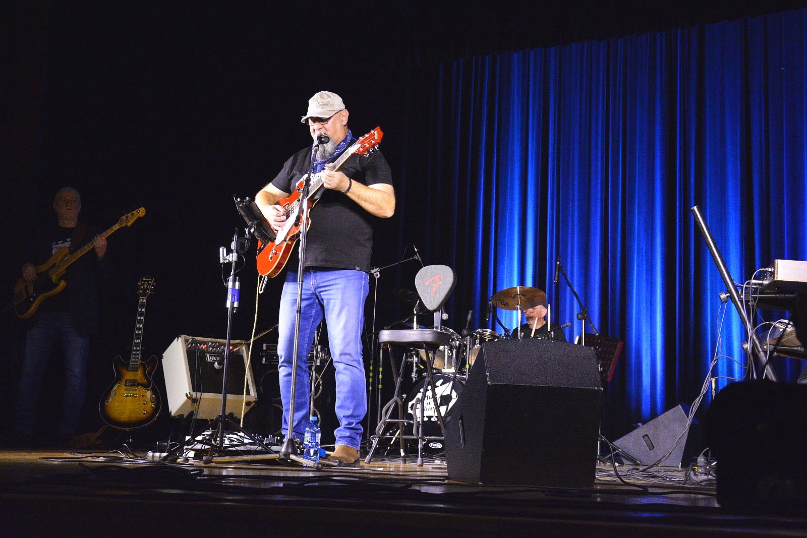Koncert zespołu  Plug'n'Blues w chojnowskim domu kultury