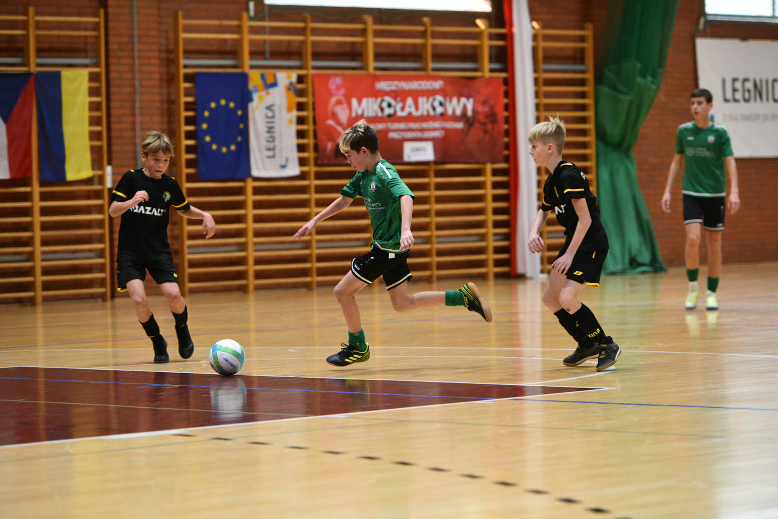 Miedź Legnica triumfuje w tegorocznym Turnieju Mikołajkowym