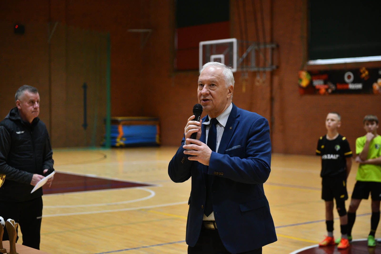Miedź Legnica triumfuje w tegorocznym Turnieju Mikołajkowym