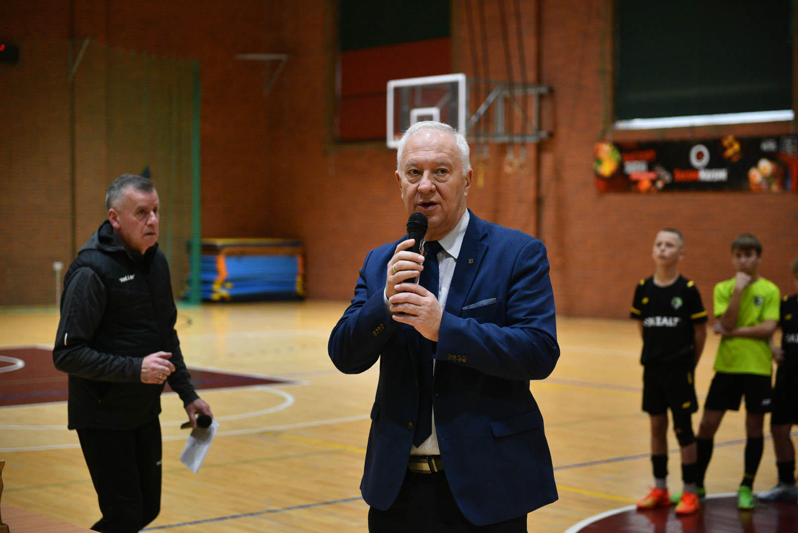 Miedź Legnica triumfuje w tegorocznym Turnieju Mikołajkowym