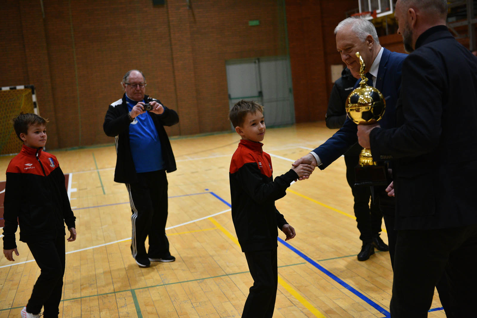 Miedź Legnica triumfuje w tegorocznym Turnieju Mikołajkowym