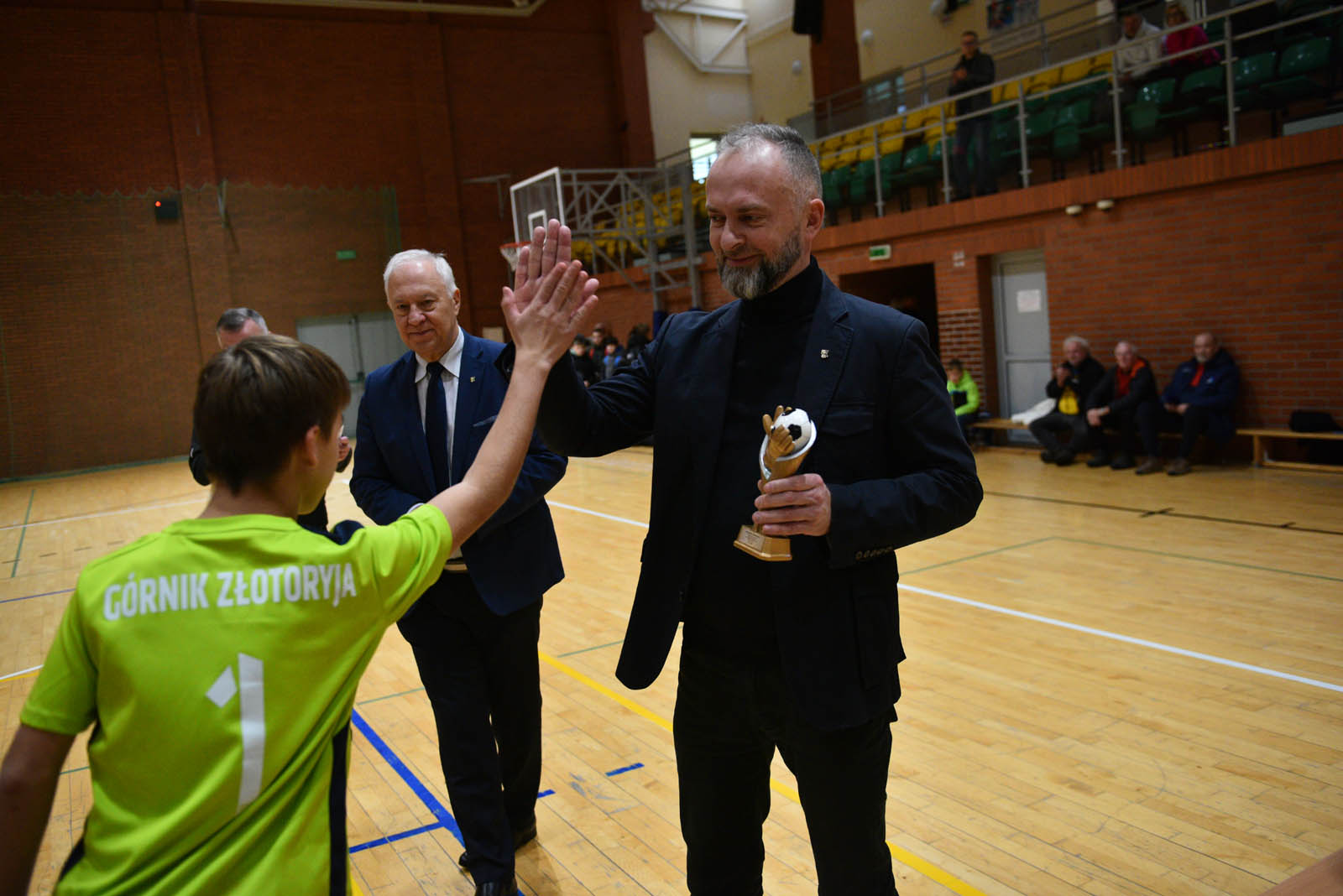 Miedź Legnica triumfuje w tegorocznym Turnieju Mikołajkowym