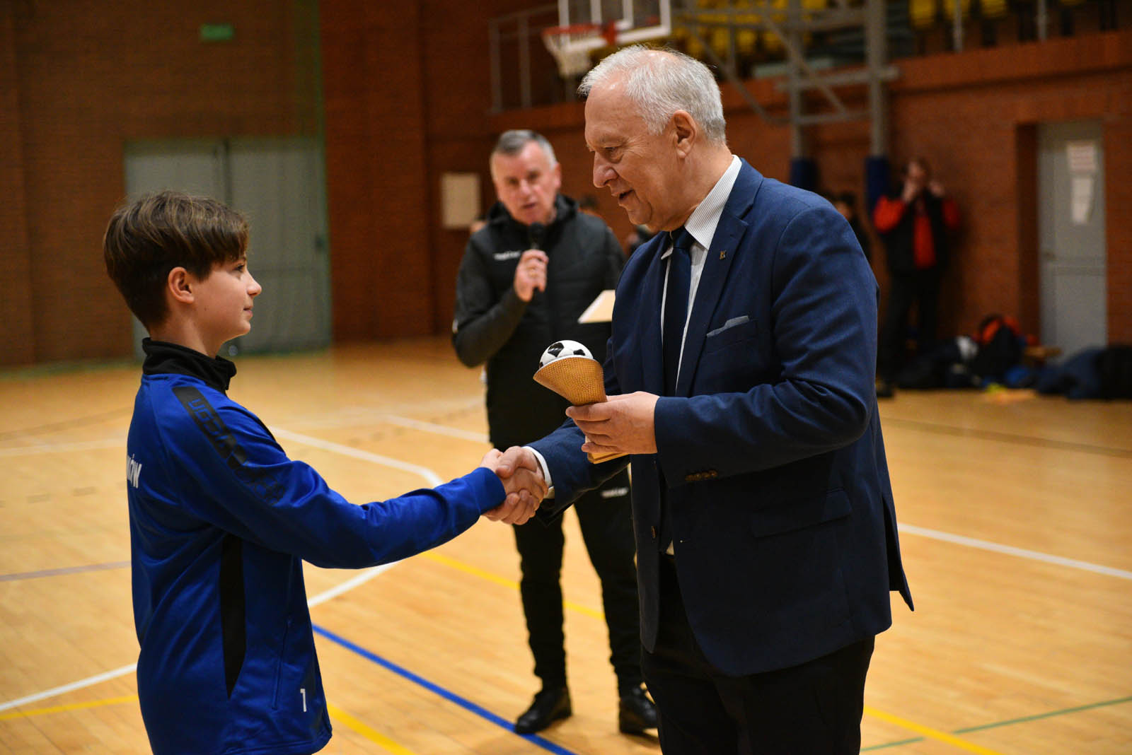 Miedź Legnica triumfuje w tegorocznym Turnieju Mikołajkowym