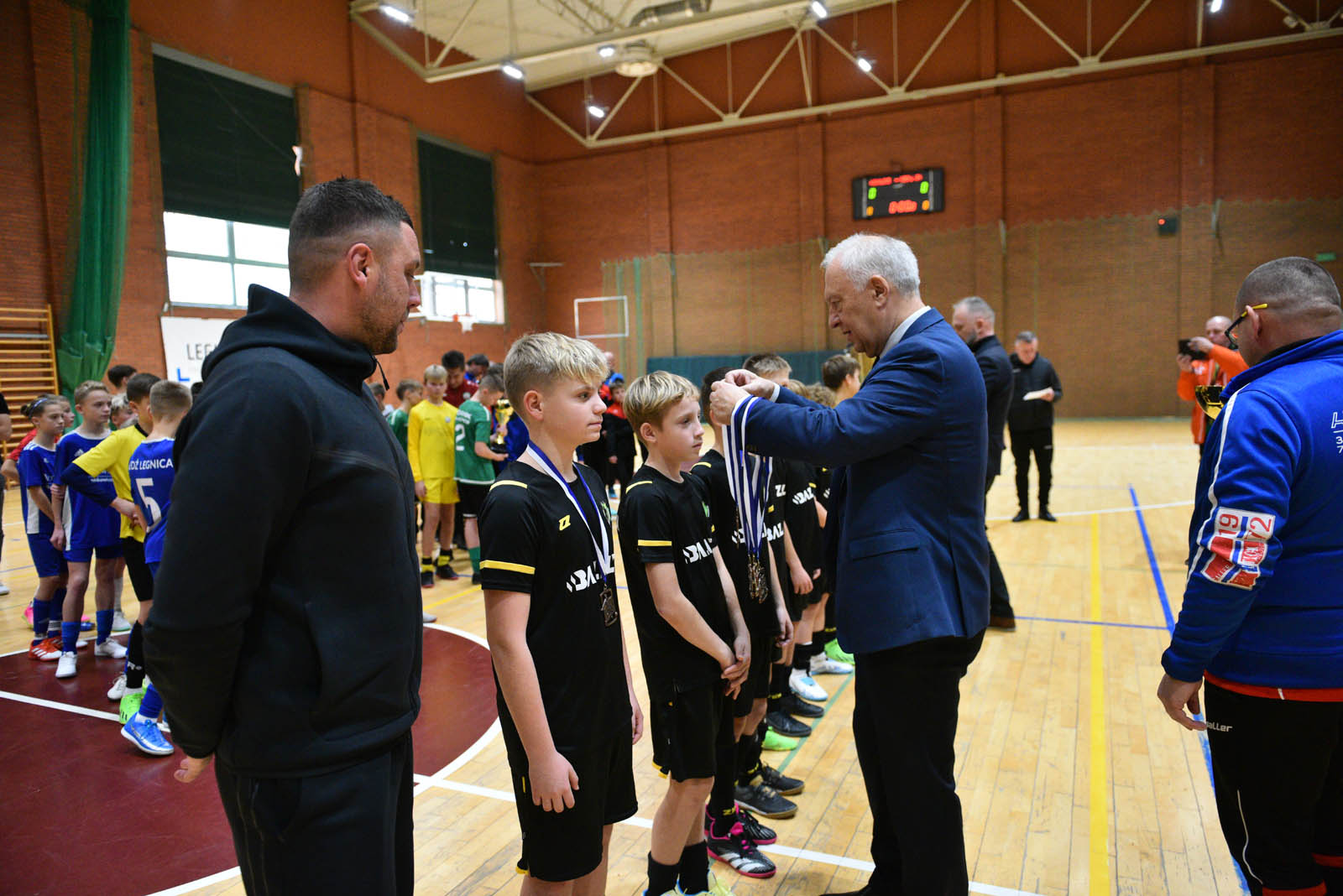 Miedź Legnica triumfuje w tegorocznym Turnieju Mikołajkowym