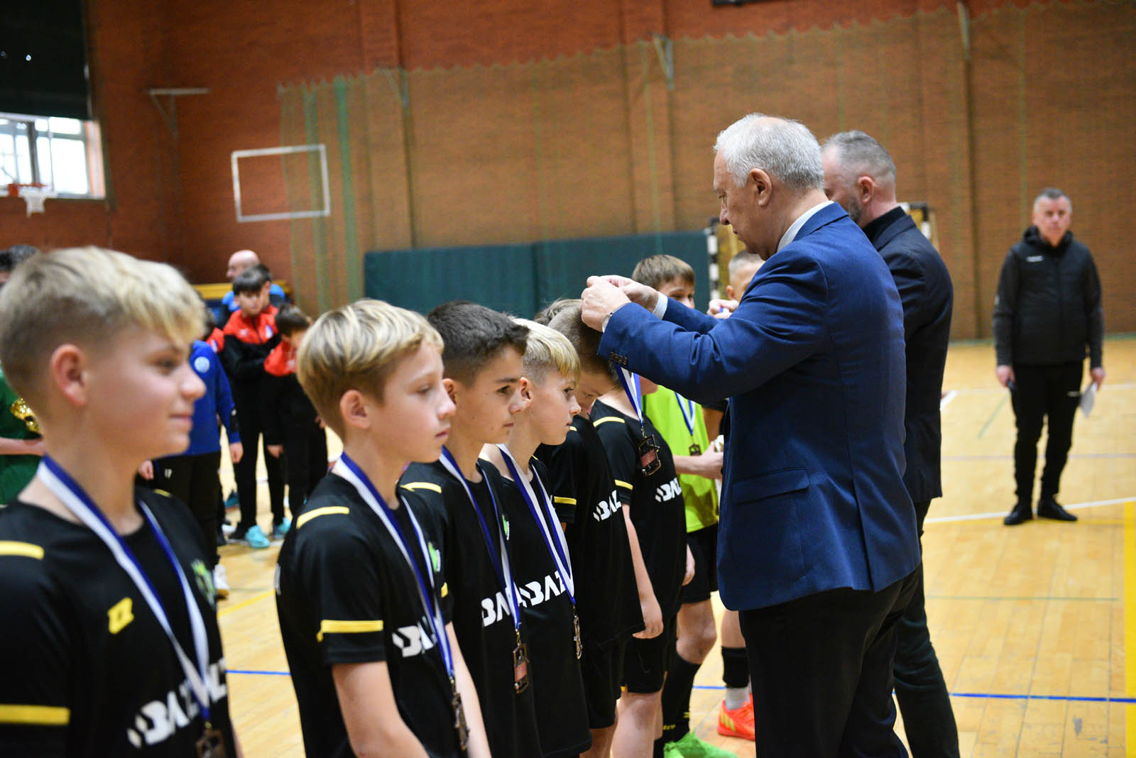 Miedź Legnica triumfuje w tegorocznym Turnieju Mikołajkowym