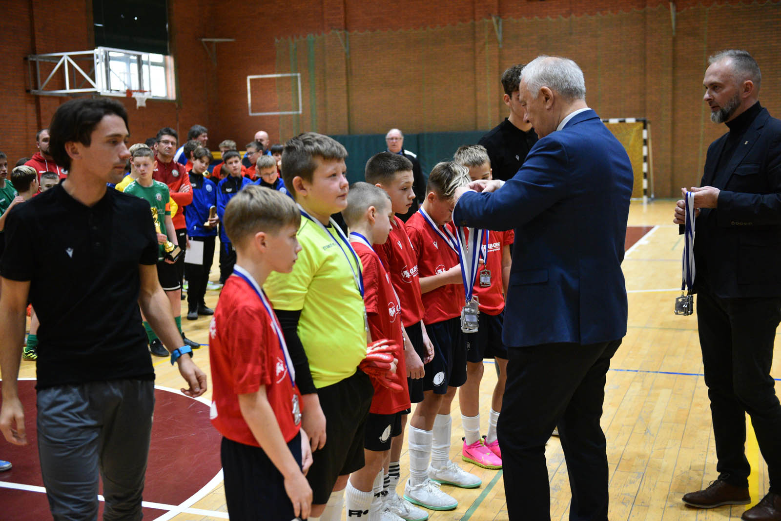 Miedź Legnica triumfuje w tegorocznym Turnieju Mikołajkowym