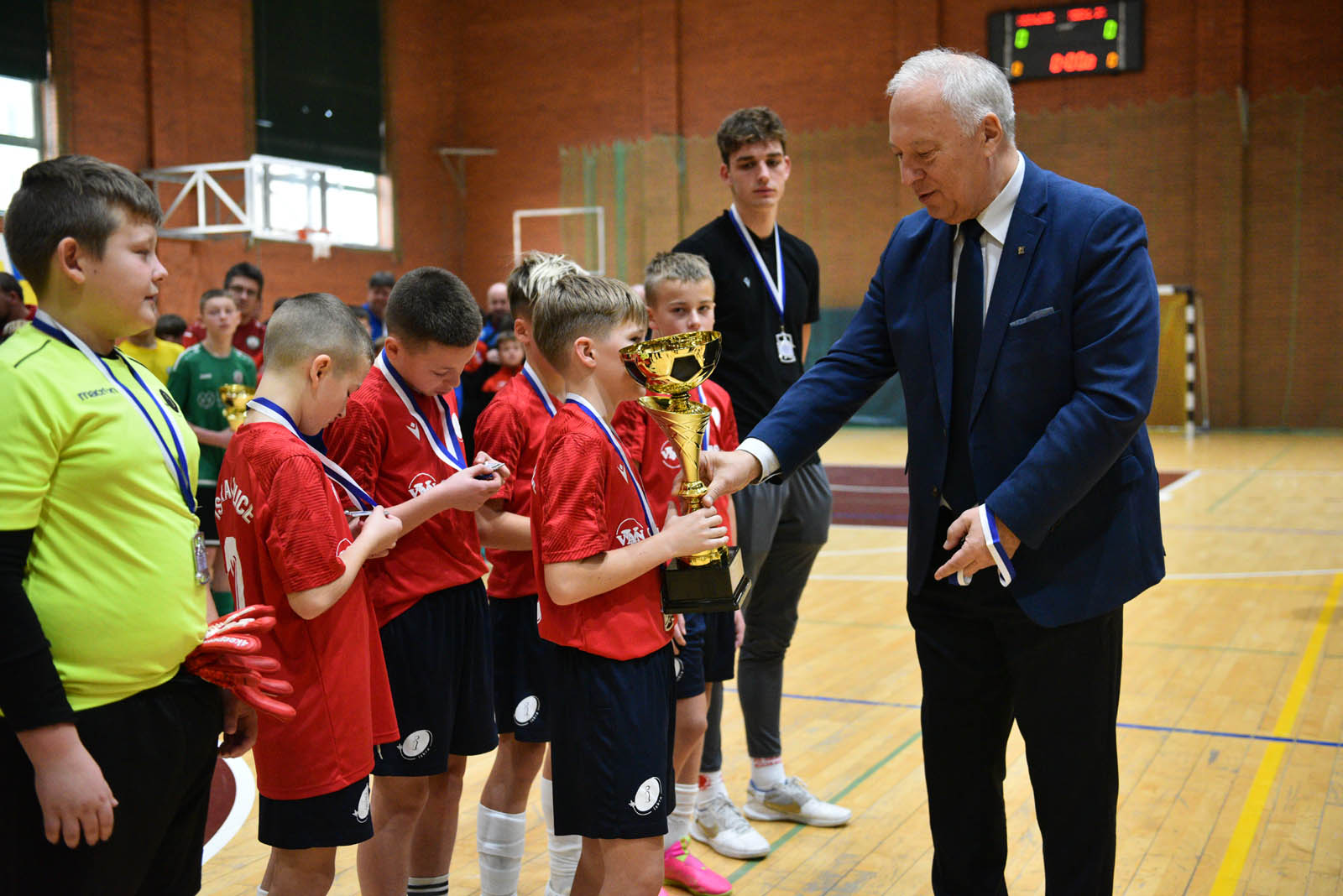 Miedź Legnica triumfuje w tegorocznym Turnieju Mikołajkowym