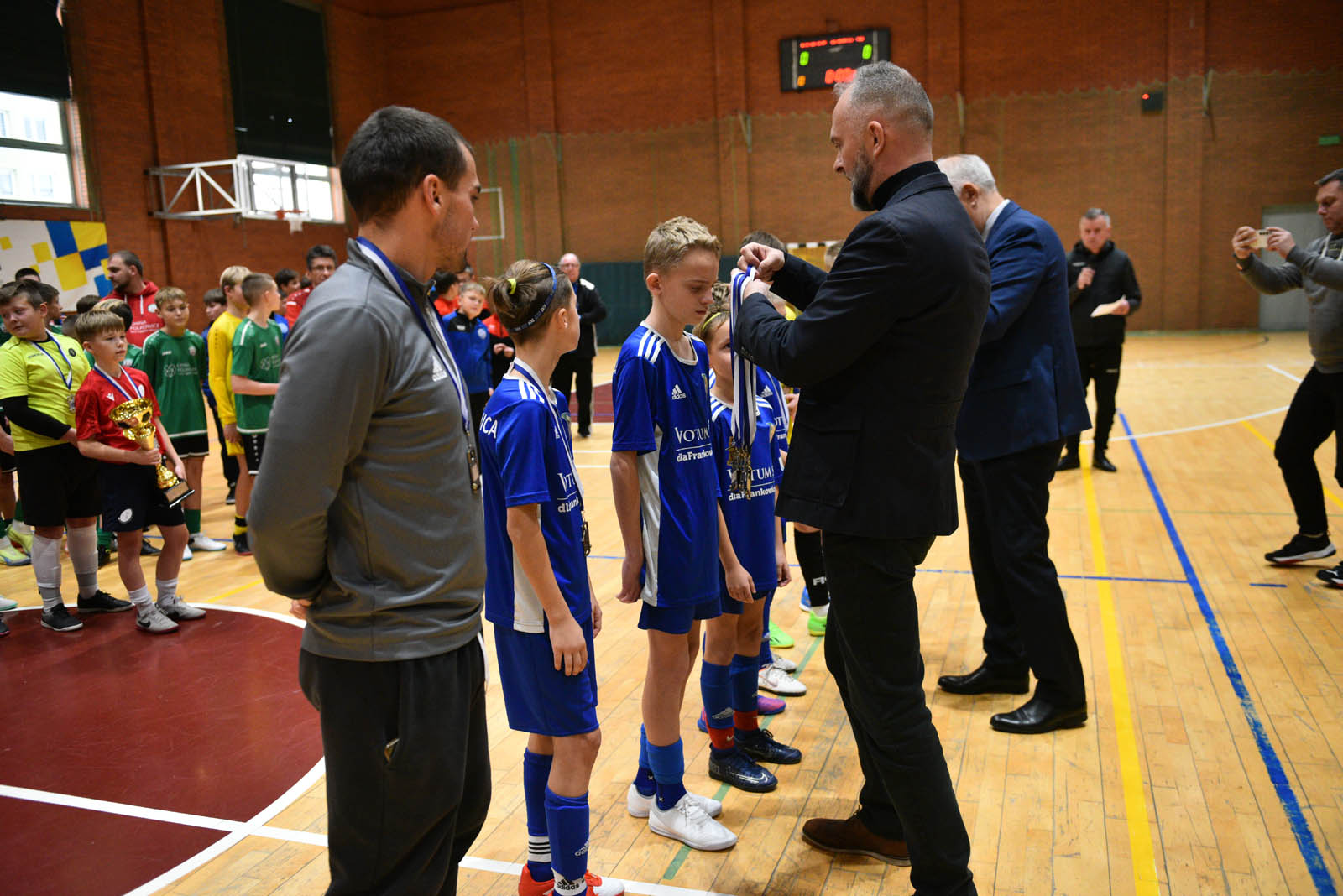 Miedź Legnica triumfuje w tegorocznym Turnieju Mikołajkowym