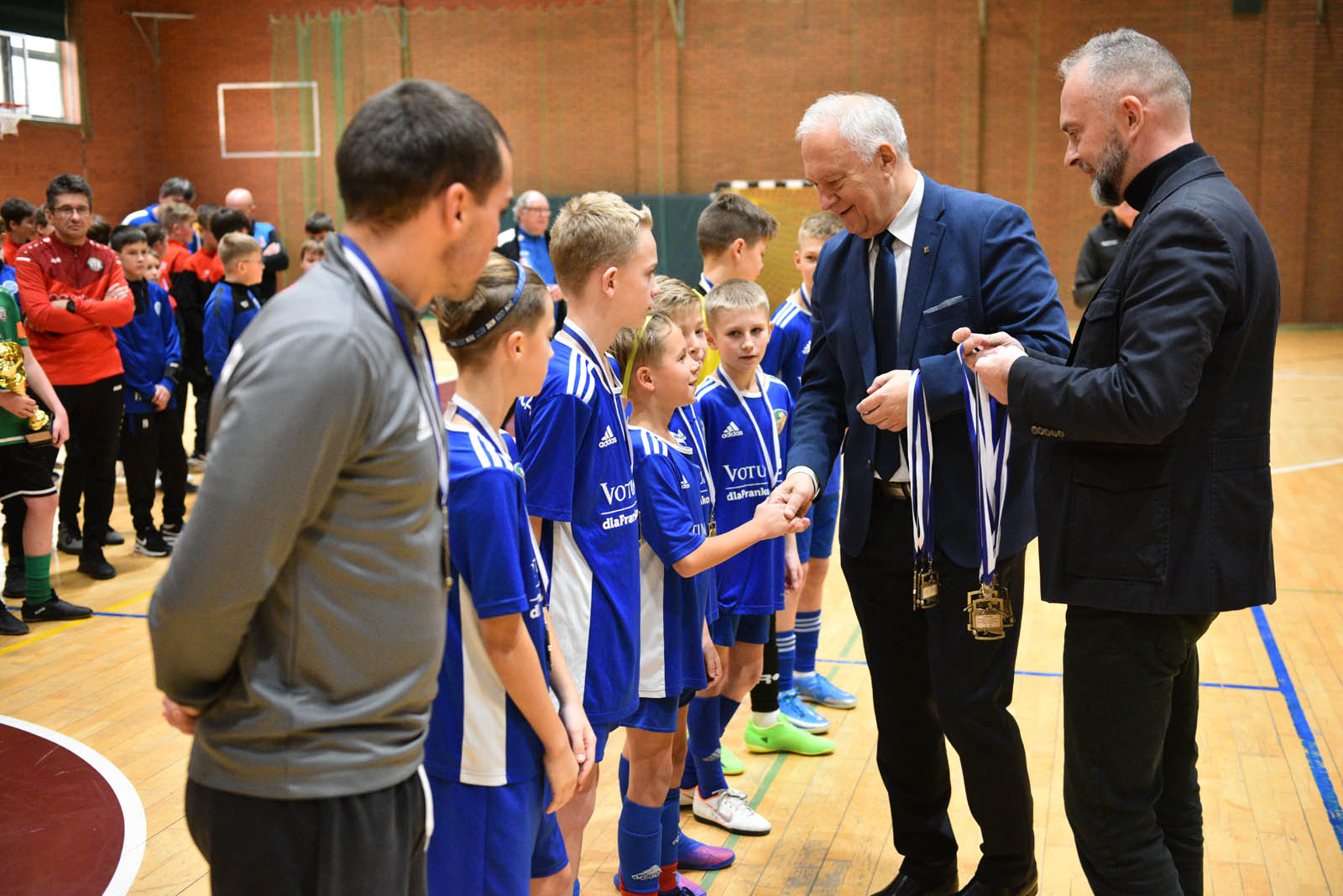 Miedź Legnica triumfuje w tegorocznym Turnieju Mikołajkowym