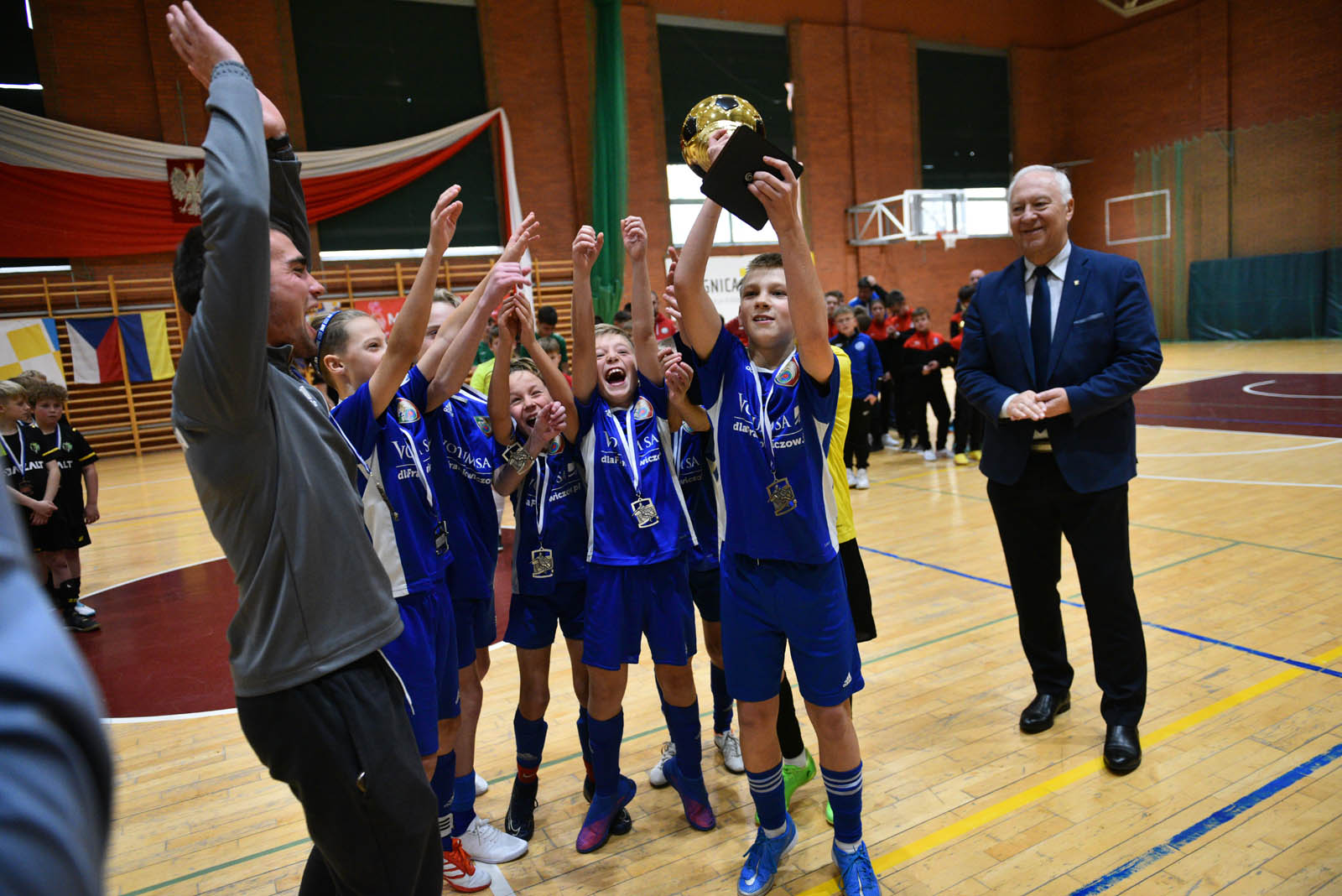 Miedź Legnica triumfuje w tegorocznym Turnieju Mikołajkowym