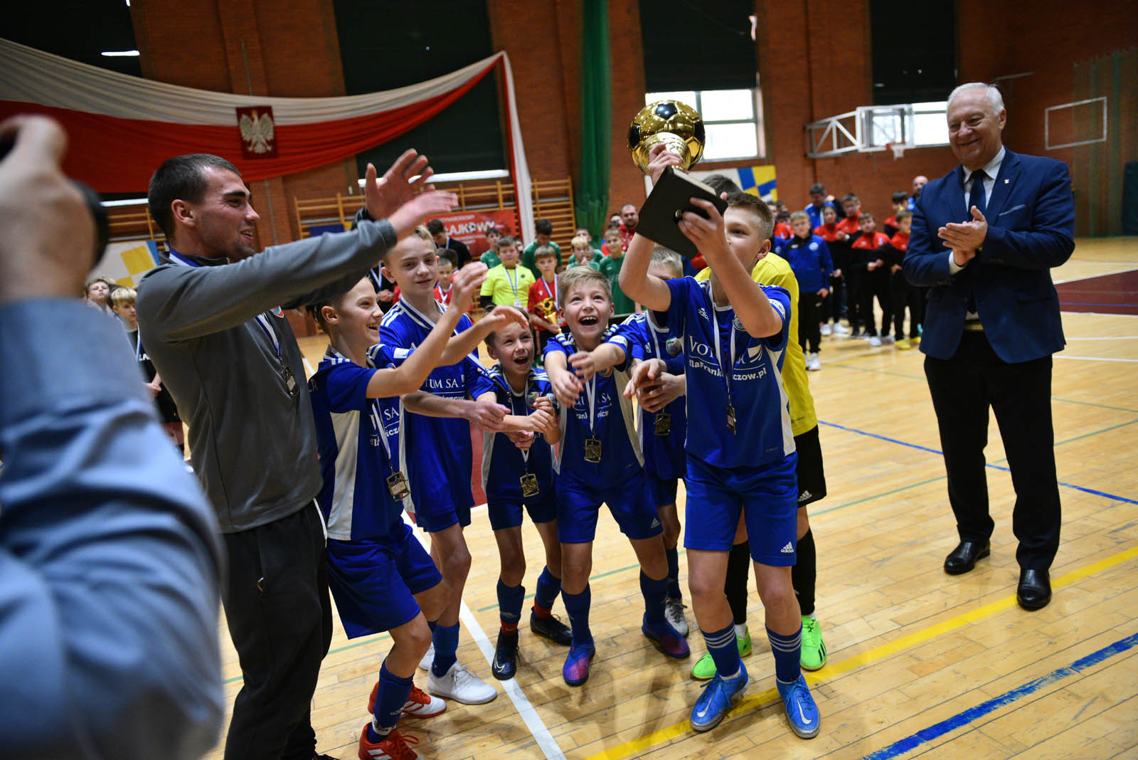 Miedź Legnica triumfuje w tegorocznym Turnieju Mikołajkowym