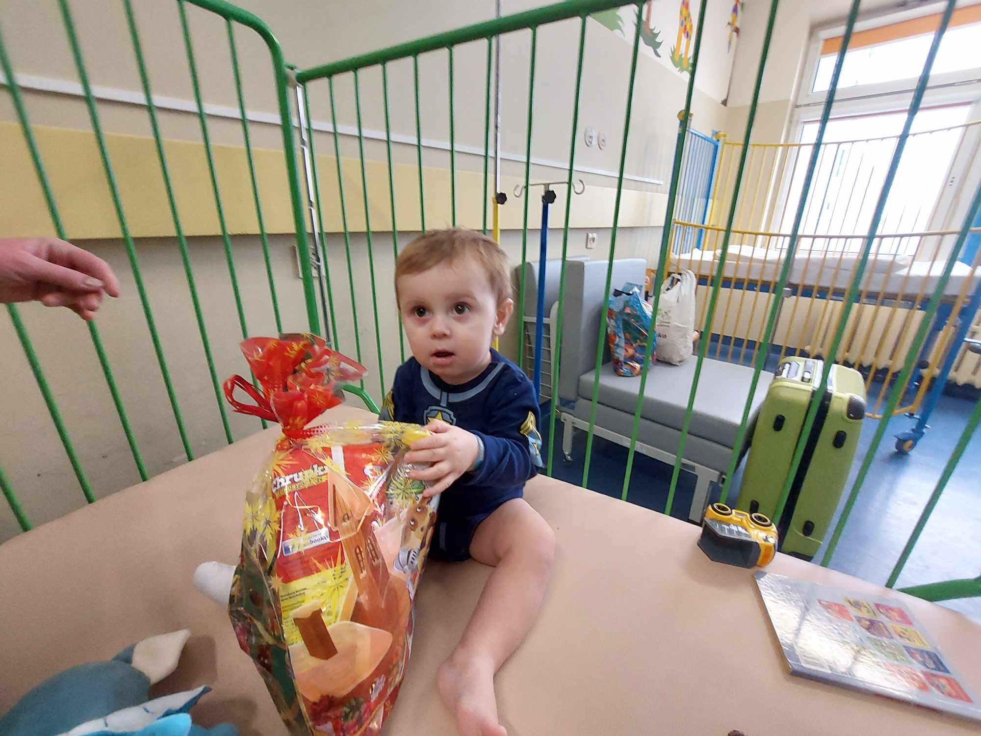 Święty Mikołaj obdarował dzieci na chirurgii i pediatrii