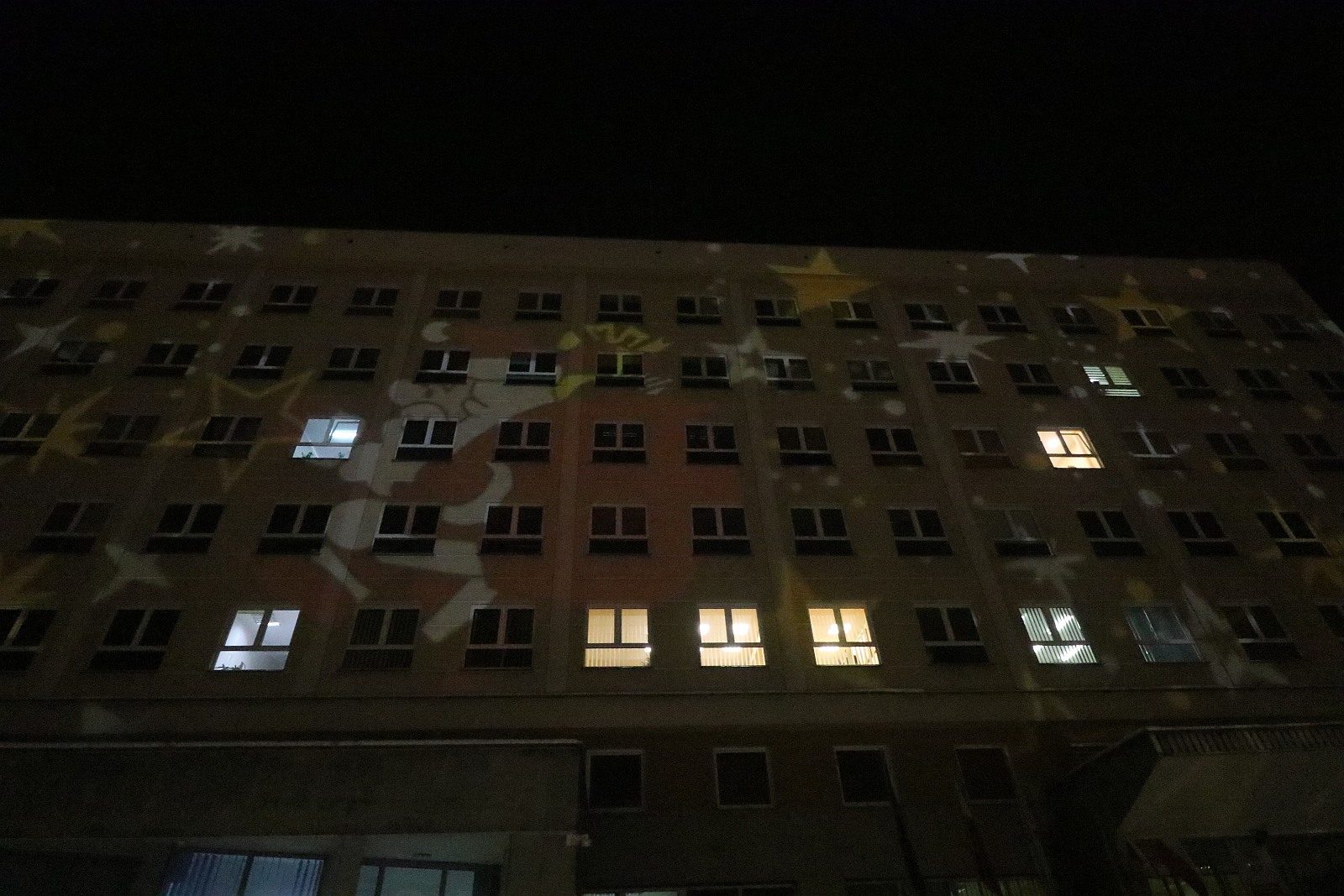 Rozbłysły iluminacje, a to znak, że święta coraz bliżej