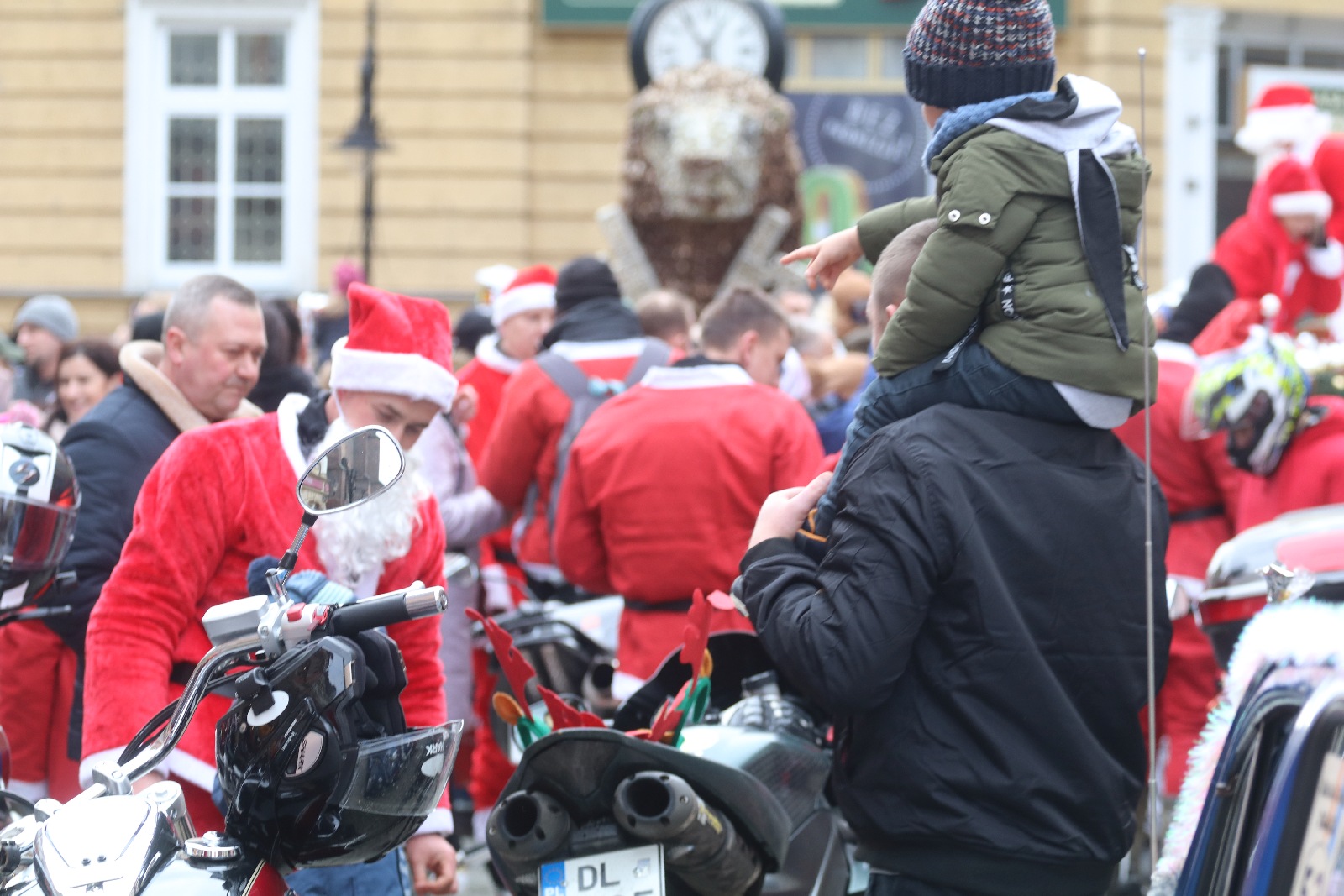 Zmotoryzowani Mikołaje rozdali dzieciom ponad 1300 paczek