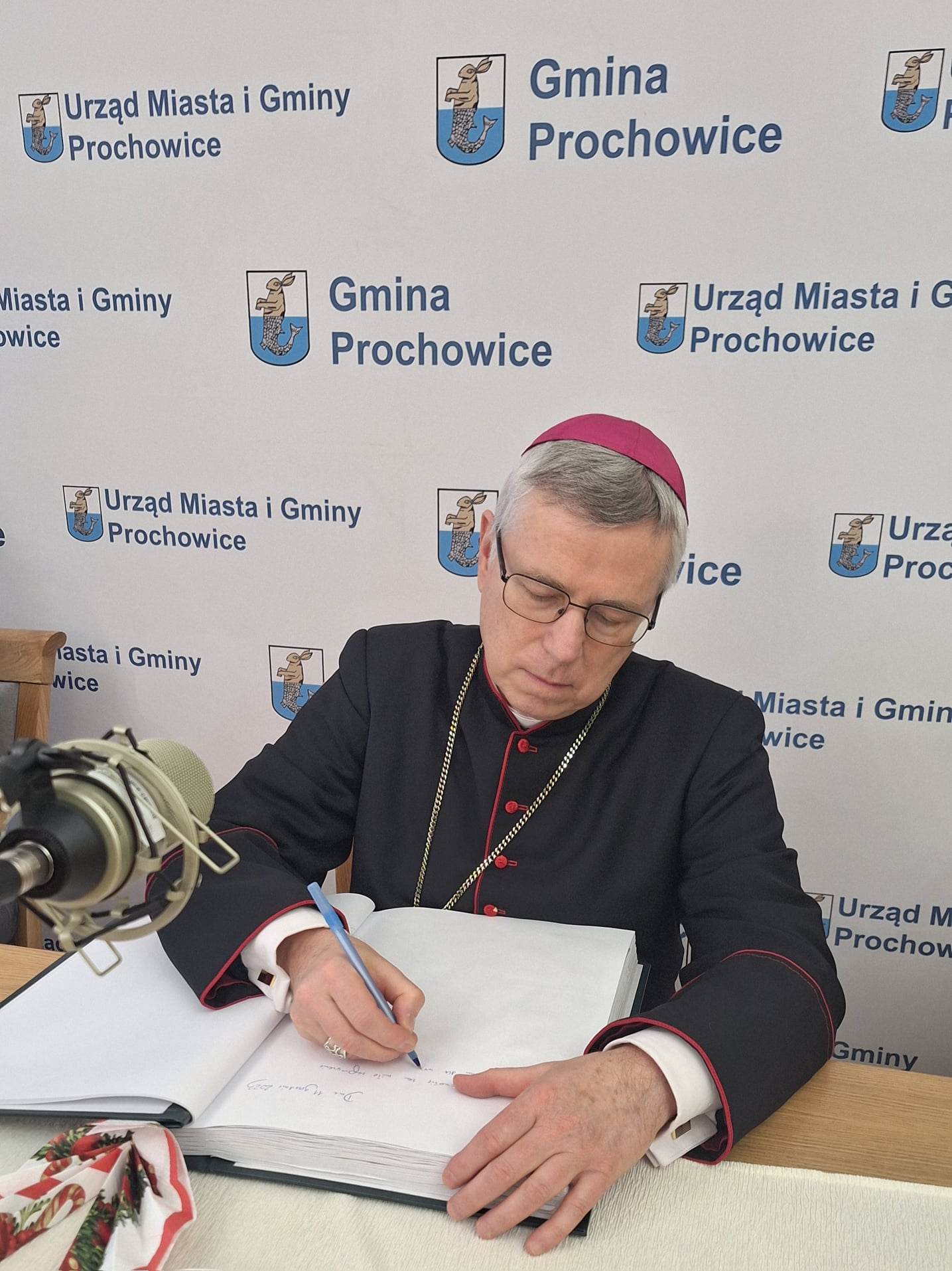Biskup Andrzej Siemieniewski z wizytą w gminie Prochowice