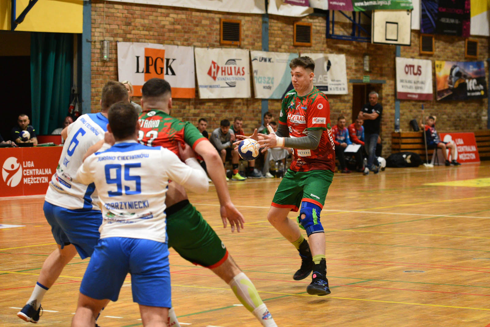 Siódemka Miedź Huras Legnica lepsza o jedną bramkę