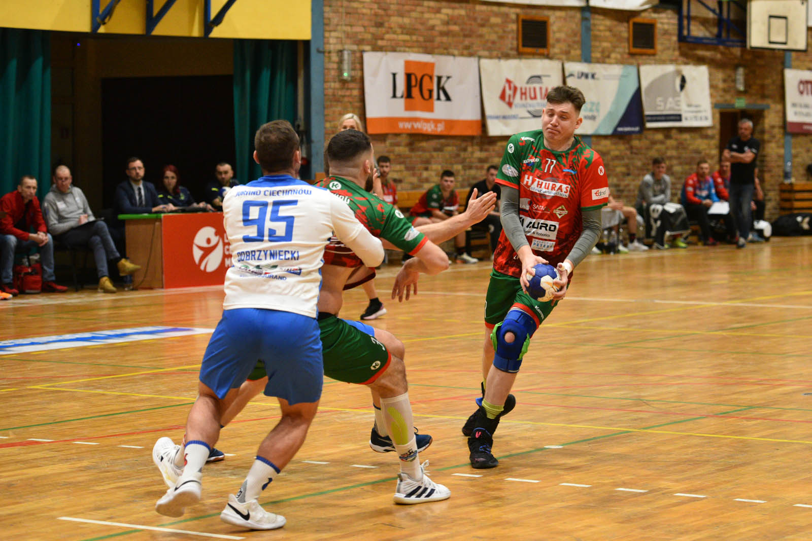 Siódemka Miedź Huras Legnica lepsza o jedną bramkę