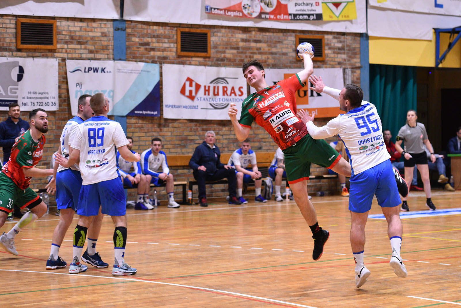 Siódemka Miedź Huras Legnica lepsza o jedną bramkę