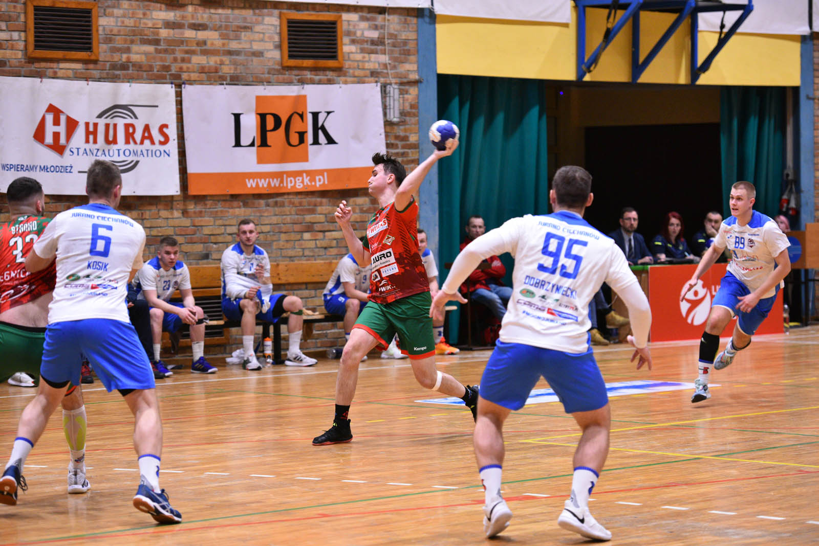 Siódemka Miedź Huras Legnica lepsza o jedną bramkę