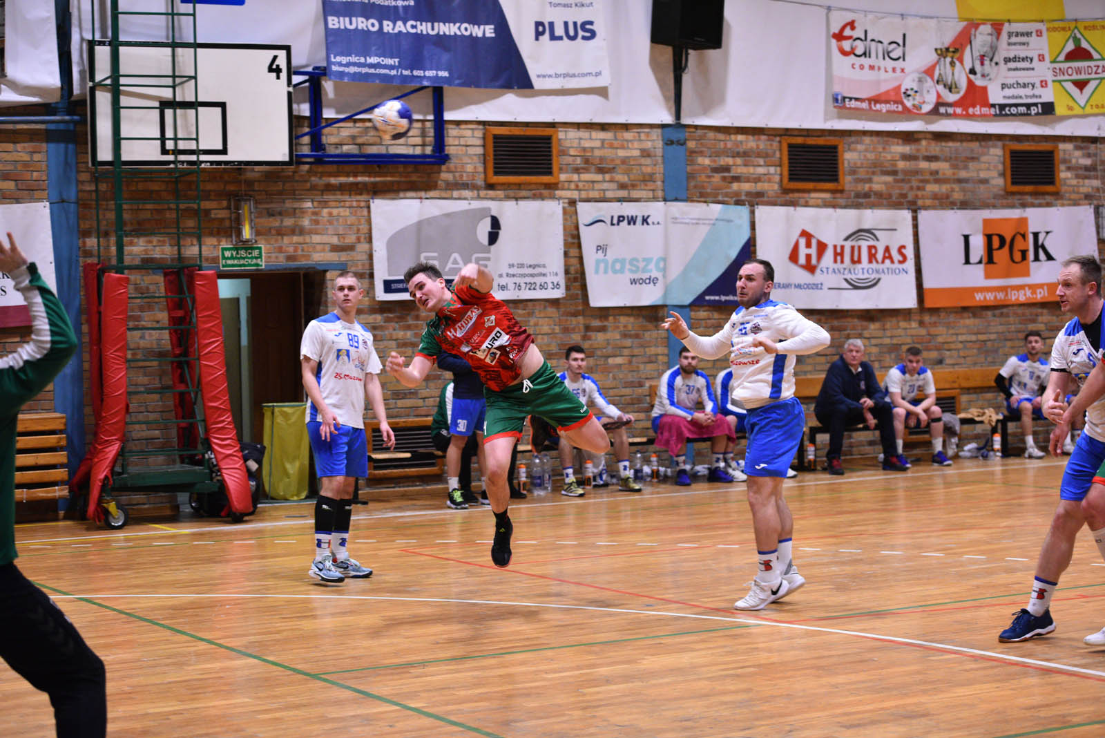 Siódemka Miedź Huras Legnica lepsza o jedną bramkę