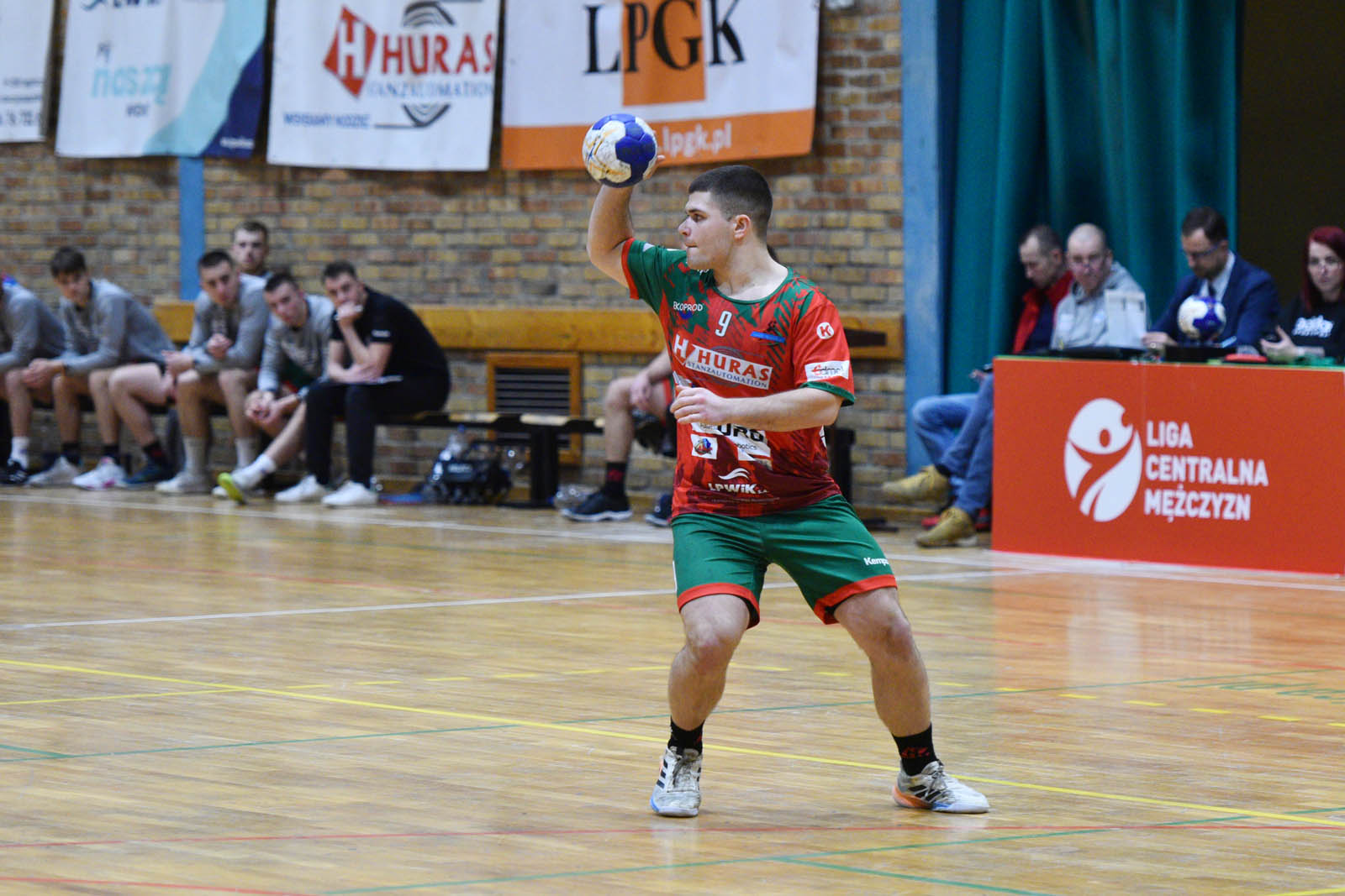 Siódemka Miedź Huras Legnica lepsza o jedną bramkę