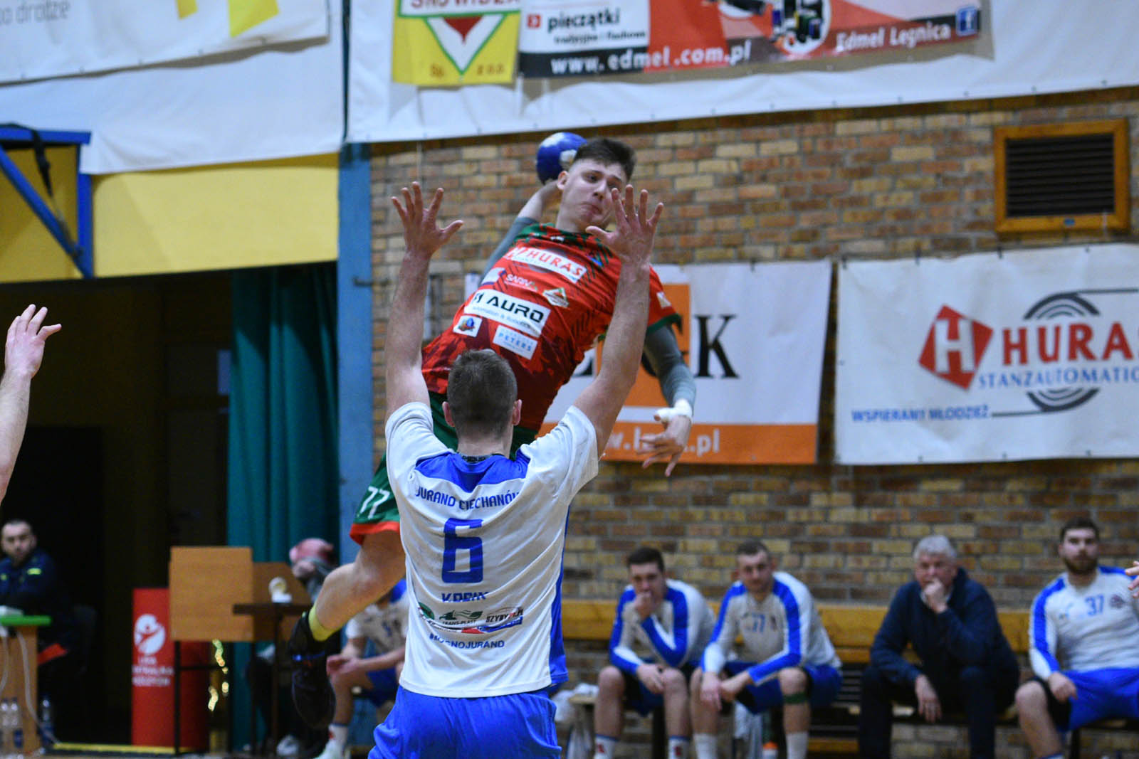 Siódemka Miedź Huras Legnica lepsza o jedną bramkę