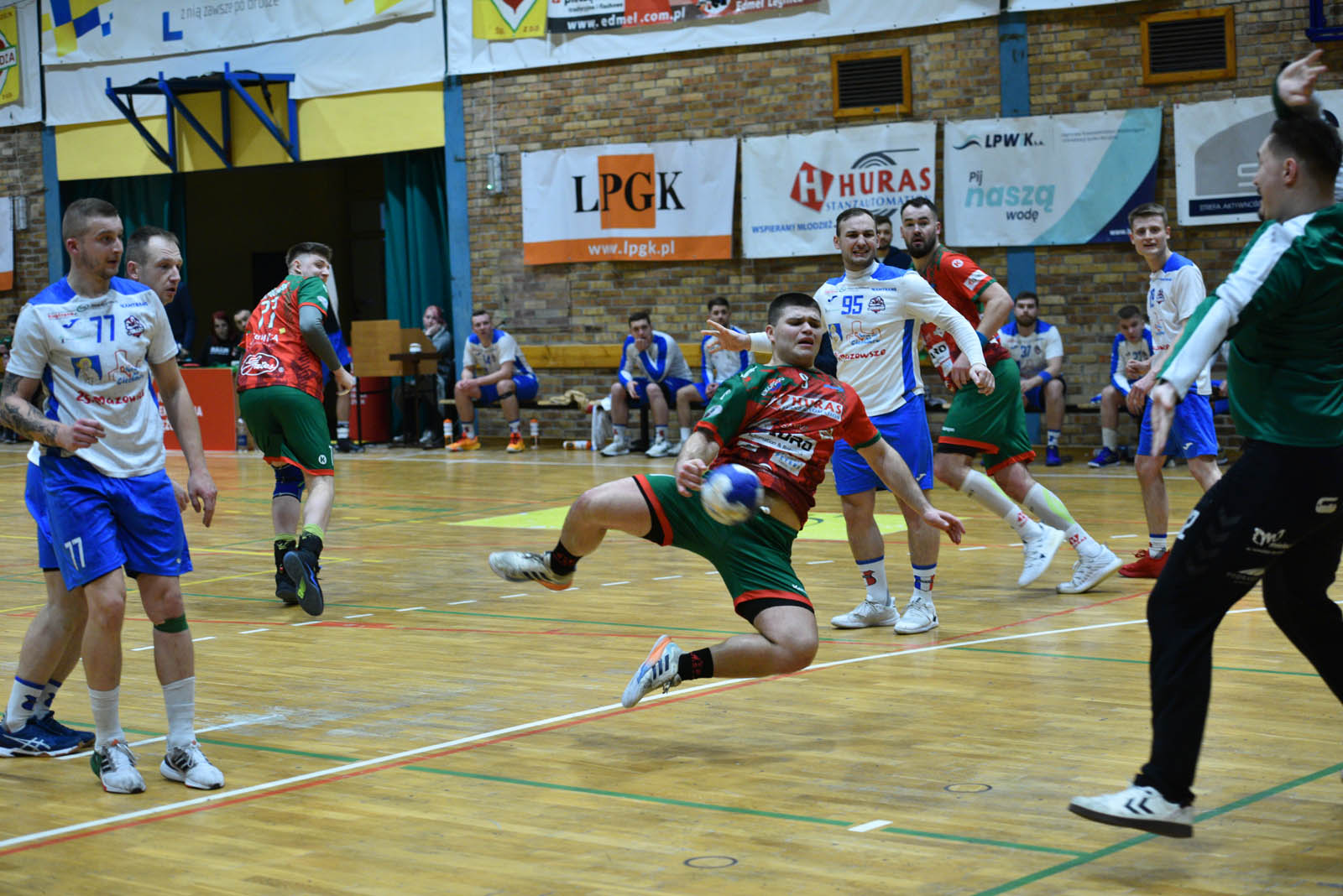 Siódemka Miedź Huras Legnica lepsza o jedną bramkę