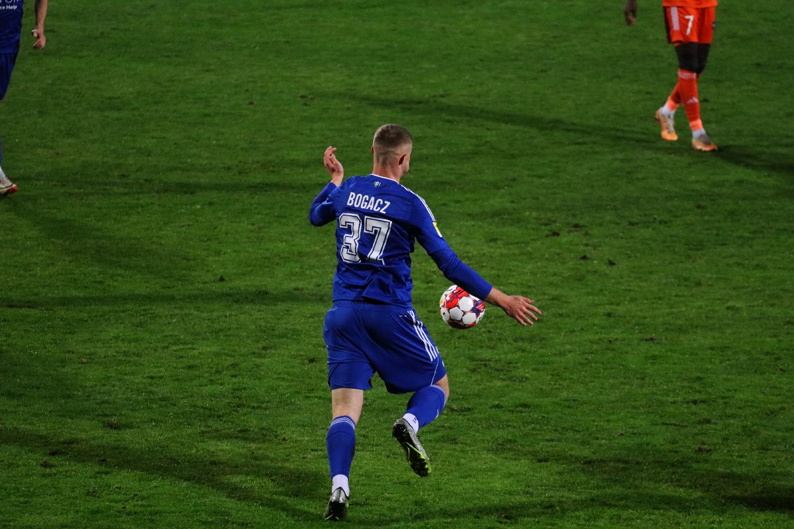 Tylko remis Miedzi Legnica w wygranym meczu