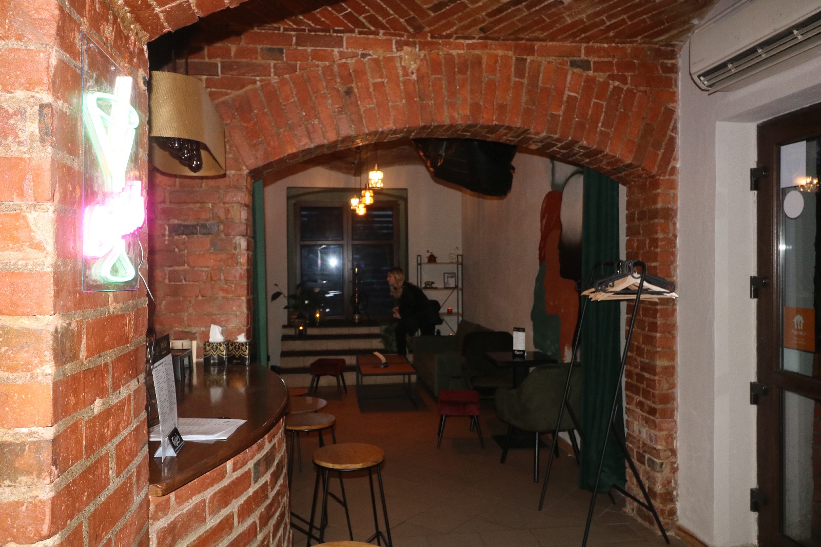 Nowa Resturacja w Legnicy już otwarta - People RestoBar