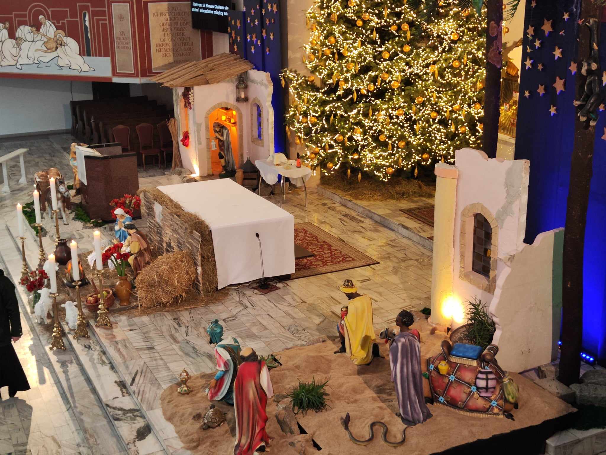 Szopka bożonarodzeniowa w kościele Matki Bożej Królowej Polski
