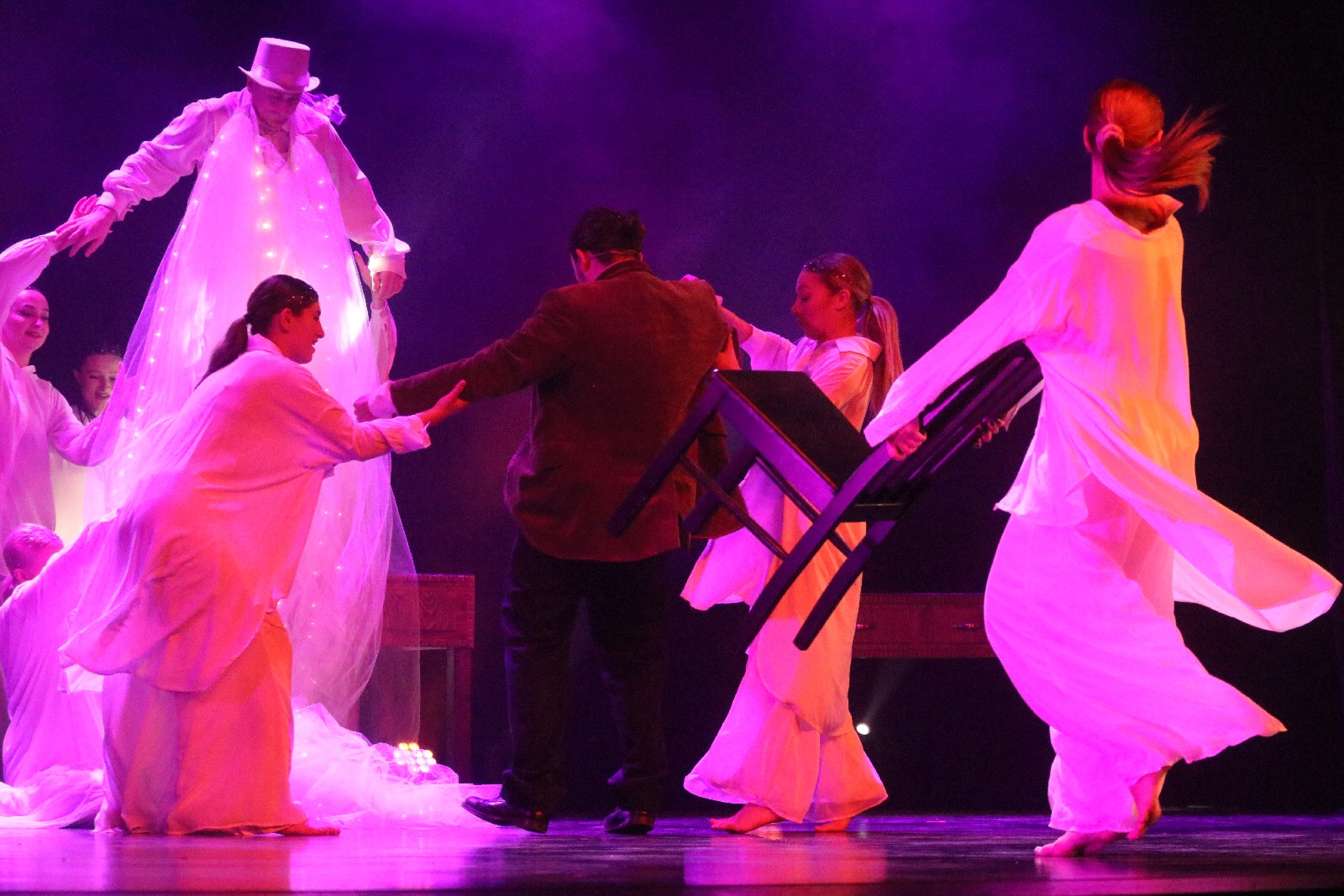 Niezwykła „Opowieść Wigilijna” Teatru „Avatar”
