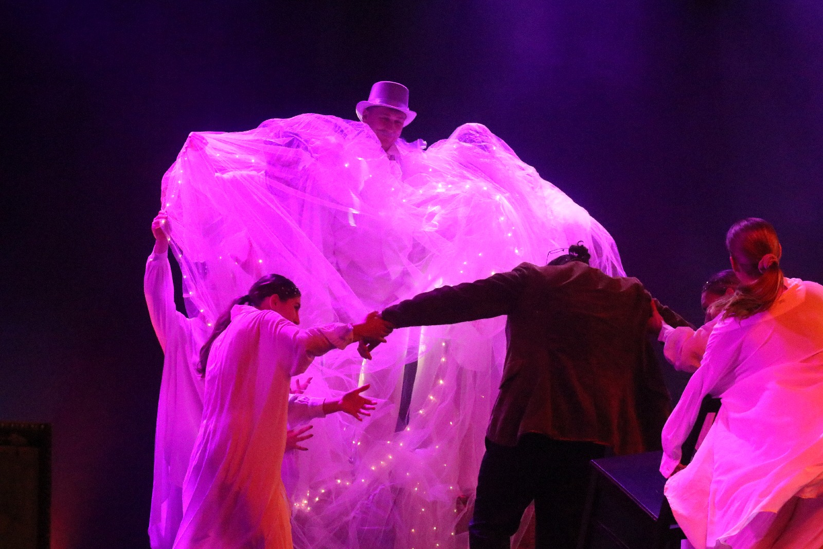 Niezwykła „Opowieść Wigilijna” Teatru „Avatar”