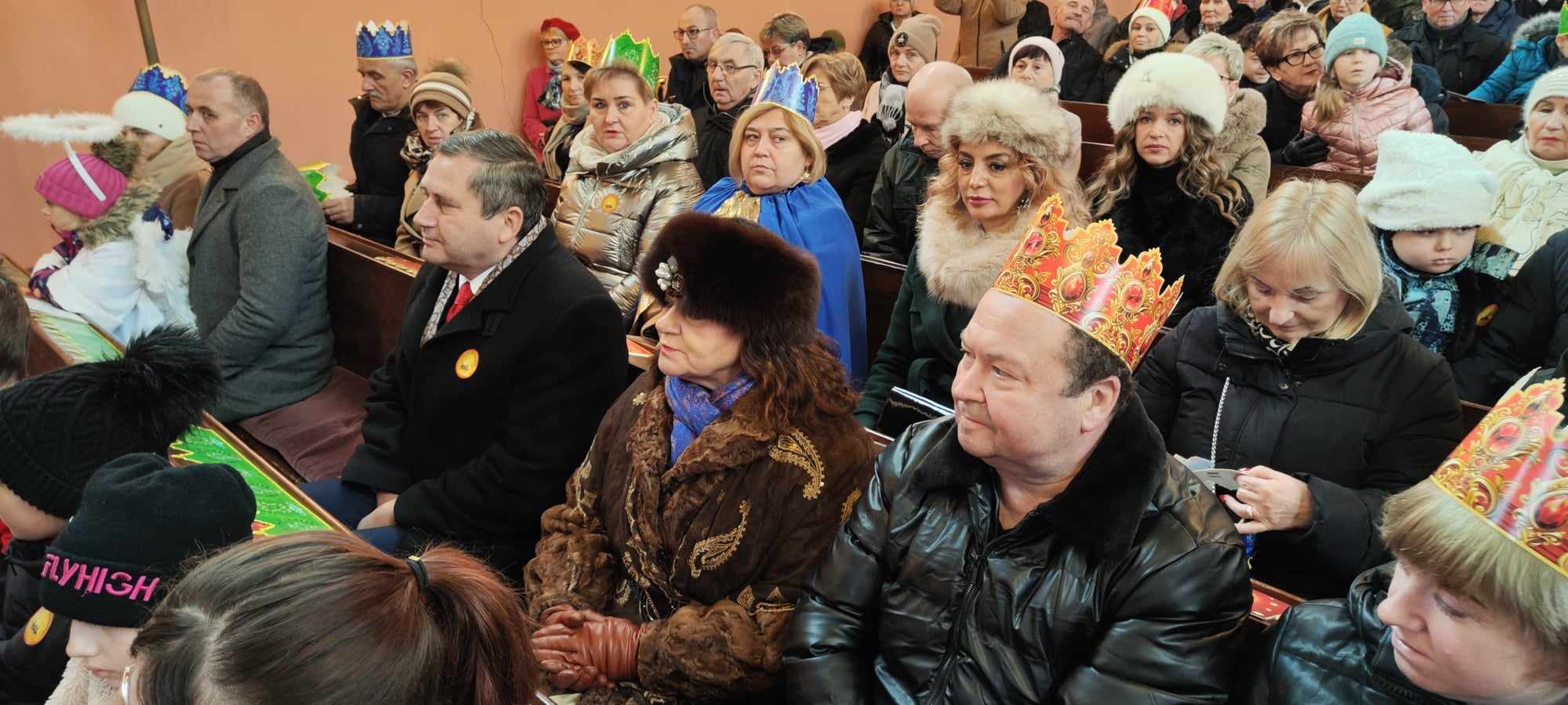 Wspólne kolędowanie podczas Orszaku Trzech Króli w Prochowicach
