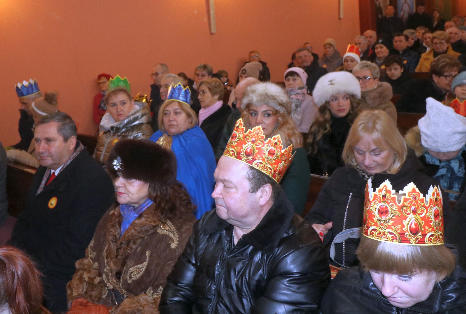 Wspólne kolędowanie podczas Orszaku Trzech Króli w Prochowicach