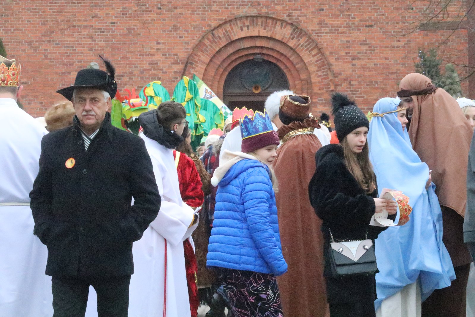 Wspólne kolędowanie podczas Orszaku Trzech Króli w Prochowicach