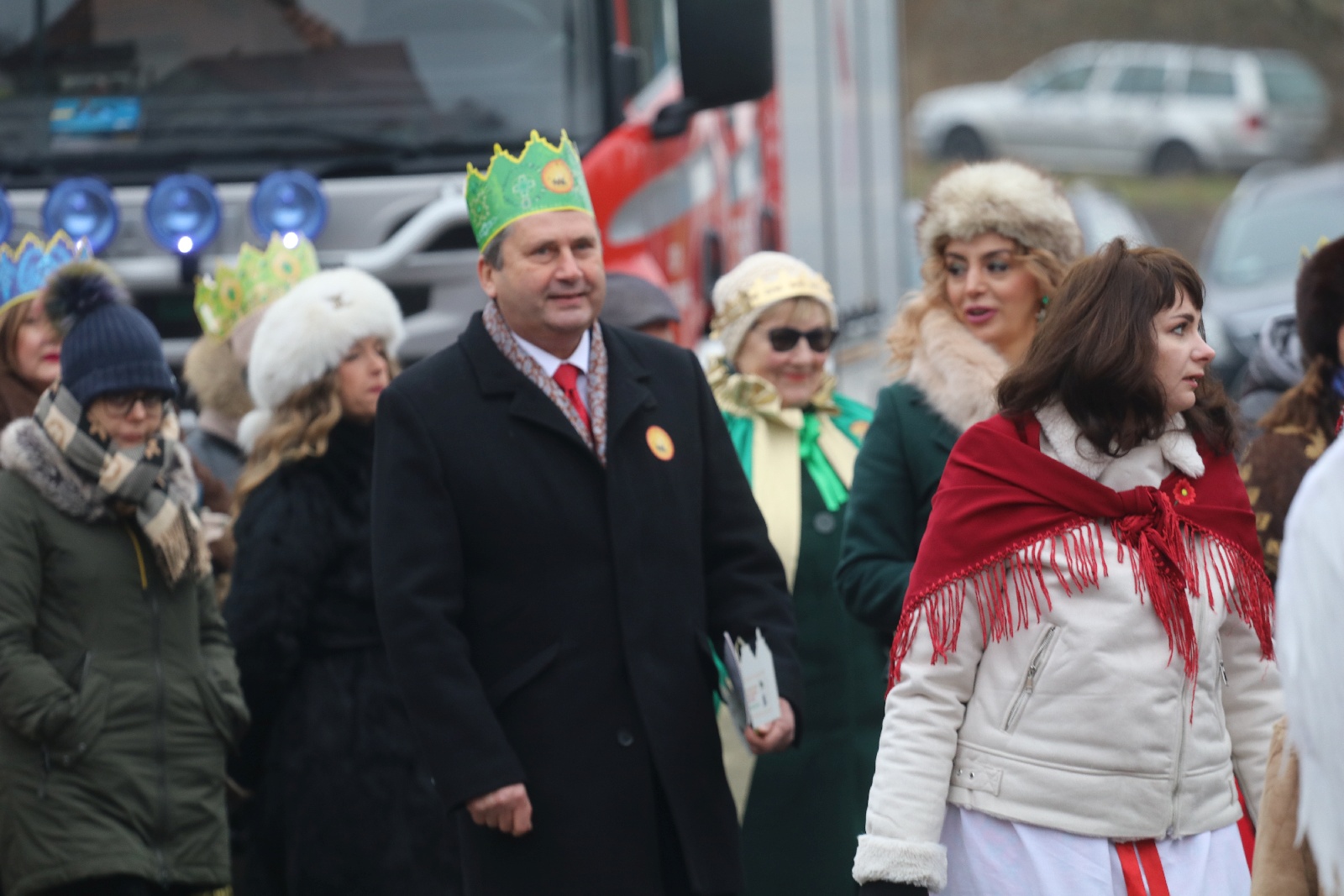 Wspólne kolędowanie podczas Orszaku Trzech Króli w Prochowicach
