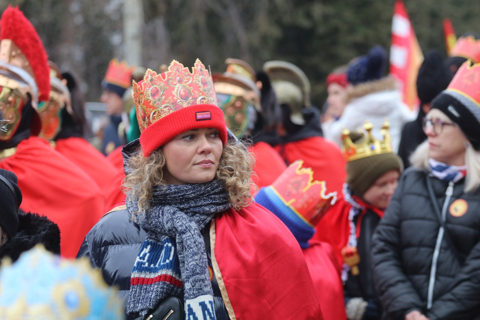 Wspólne kolędowanie podczas Orszaku Trzech Króli w Prochowicach
