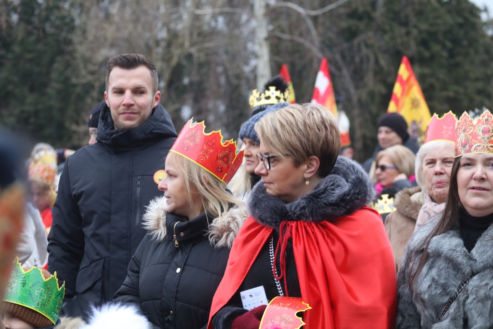 Wspólne kolędowanie podczas Orszaku Trzech Króli w Prochowicach